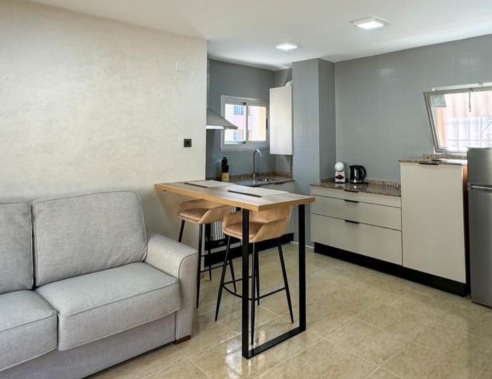 Apartamento de 1 dormitorio a poca distancia de la playa Arenal de Calpe. Recientemente renovado y con licencia turísitica. Ideal para alquilar.