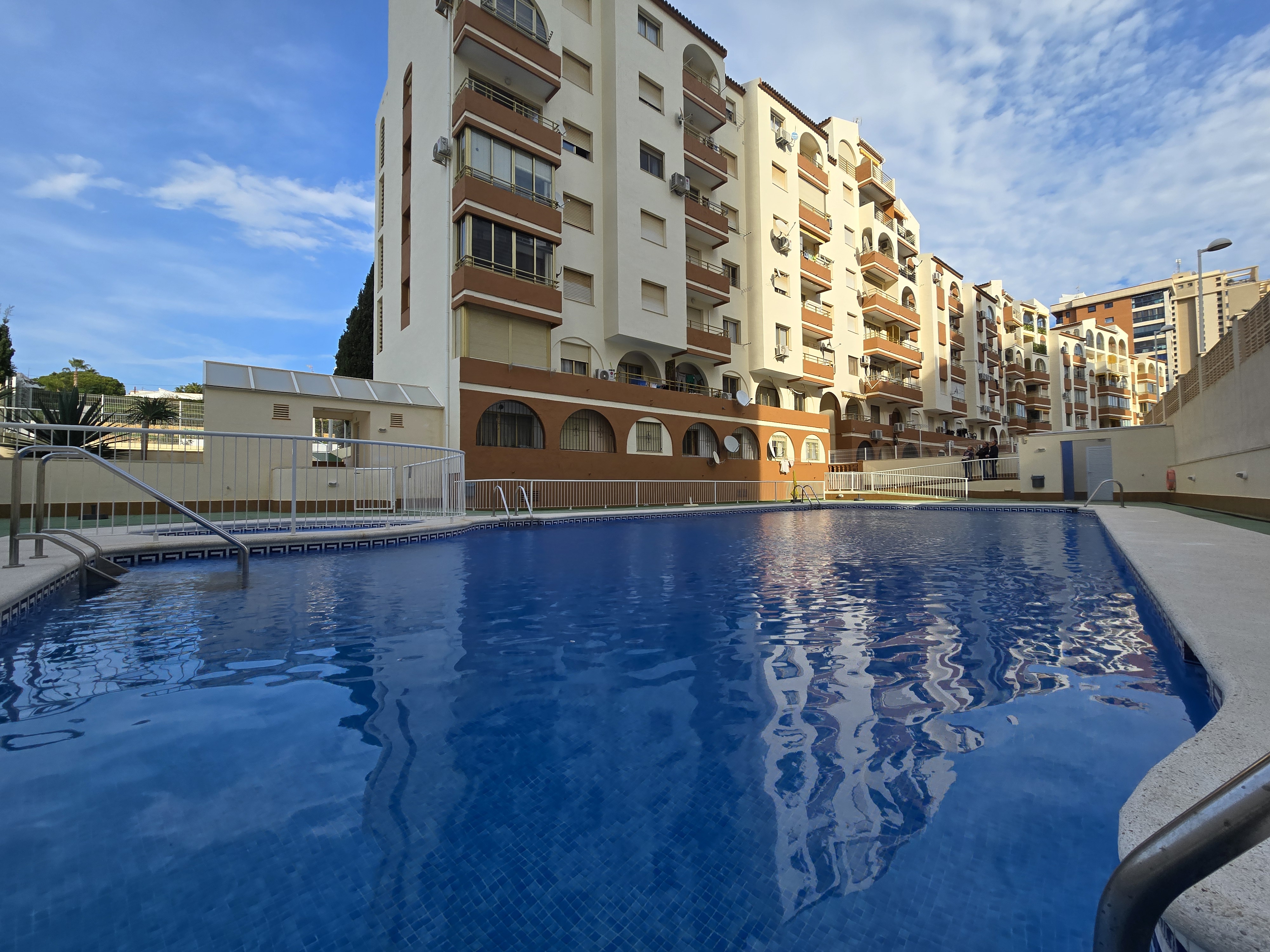 Encantador piso de 56 m² en Calpe, ubicado cerca de la Playa de La Fosa. Con piscina, aire acondicionado y licencia turística, oportunidad como inversión.